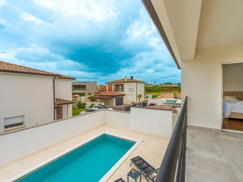 Objekt 4 Schlafzimmer, 3 Badezimmer, Küche, Wohnzimmer, privater Pool, Grill