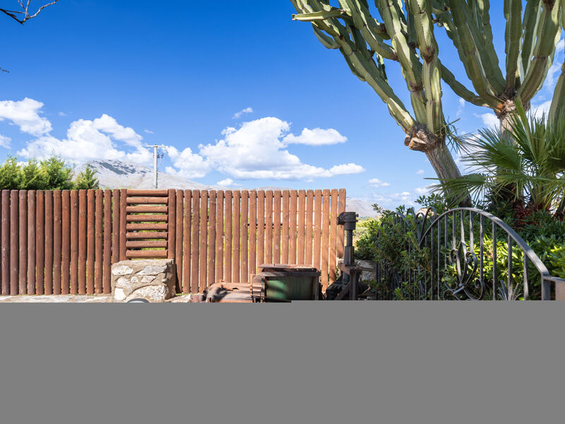 Nicole Con Dependance