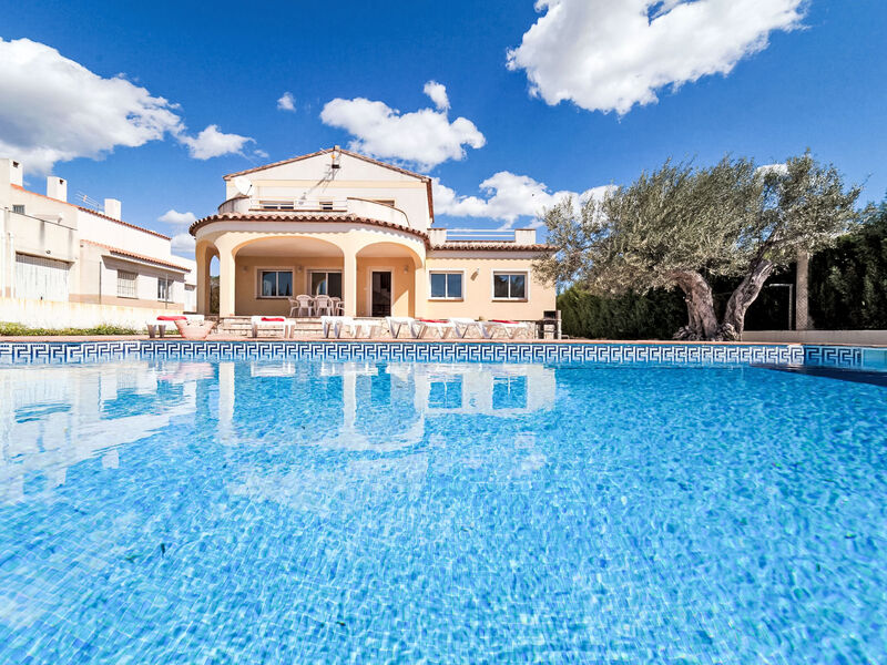 Vila Cala Llenya