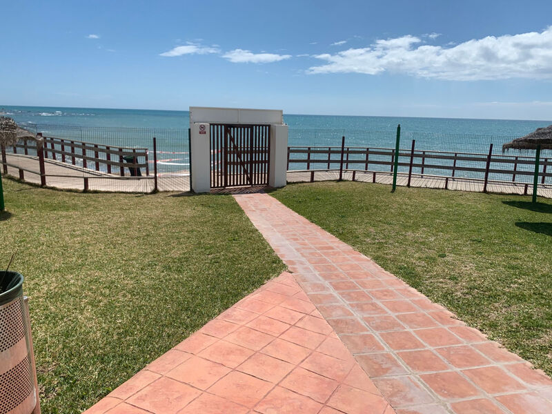 Appartement-Villa, Beach Front