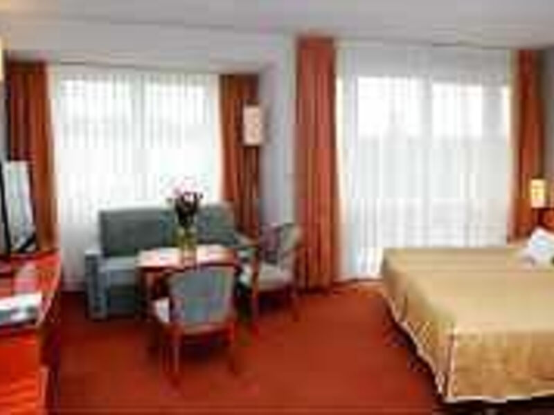 Hotel Senator