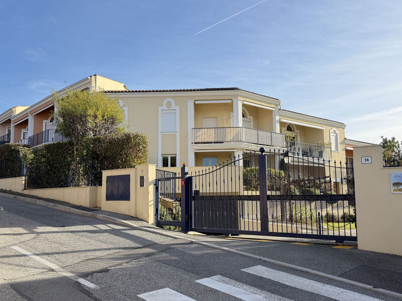 Les Pins Bleus