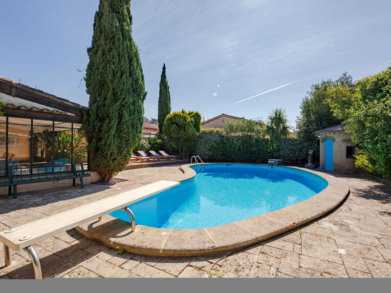 Vila Cyrnos