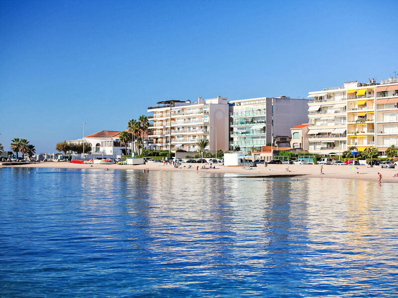 Cannes Bay