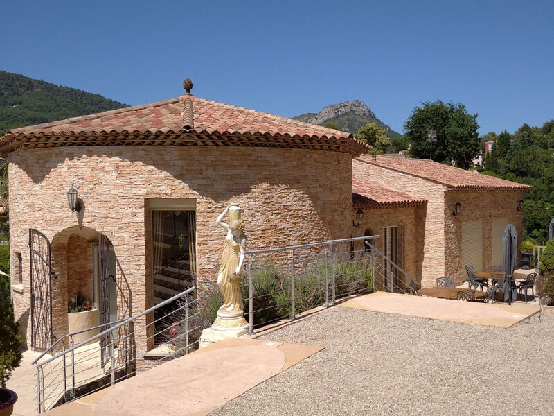 Villa Sculpture