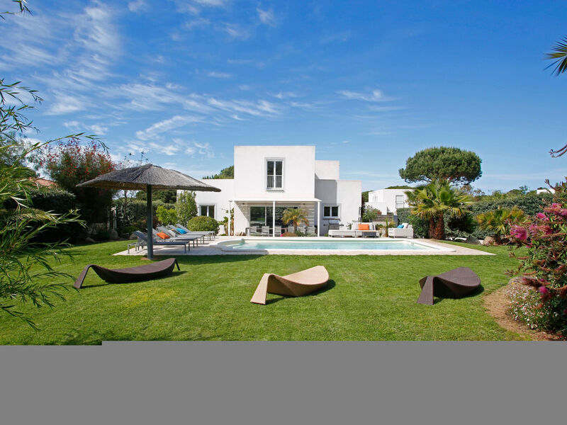 Vila 4 Schlafzimmer, privater Pool Garten und Parkplatz