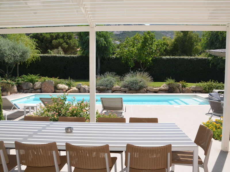 Vila 4 Schlafzimmer, privater Pool Garten und Parkplatz