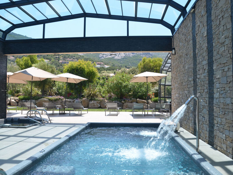 Vila 4 Schlafzimmer, privater Pool Garten und Parkplatz