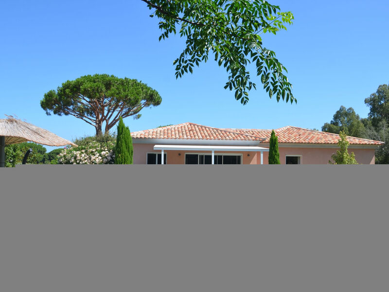 Vila 3 Schlafzimmer, privater Pool Garten und Parkplatz