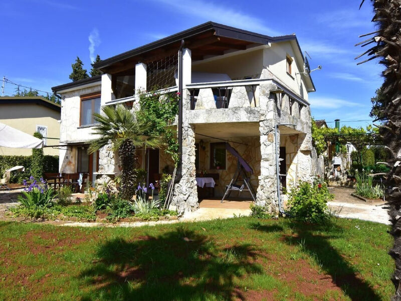 NEŽA B4