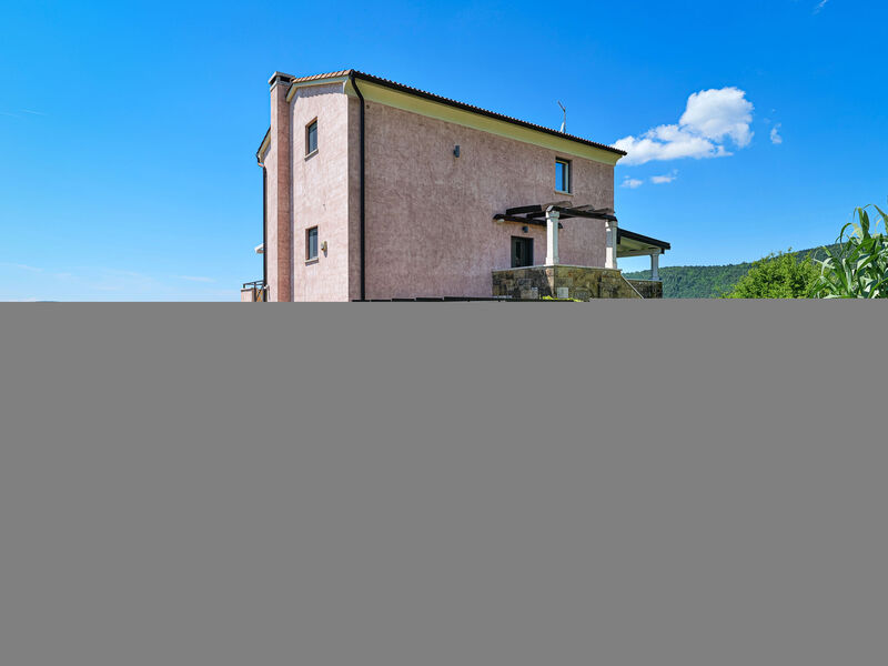 Vila Over the Hilltop