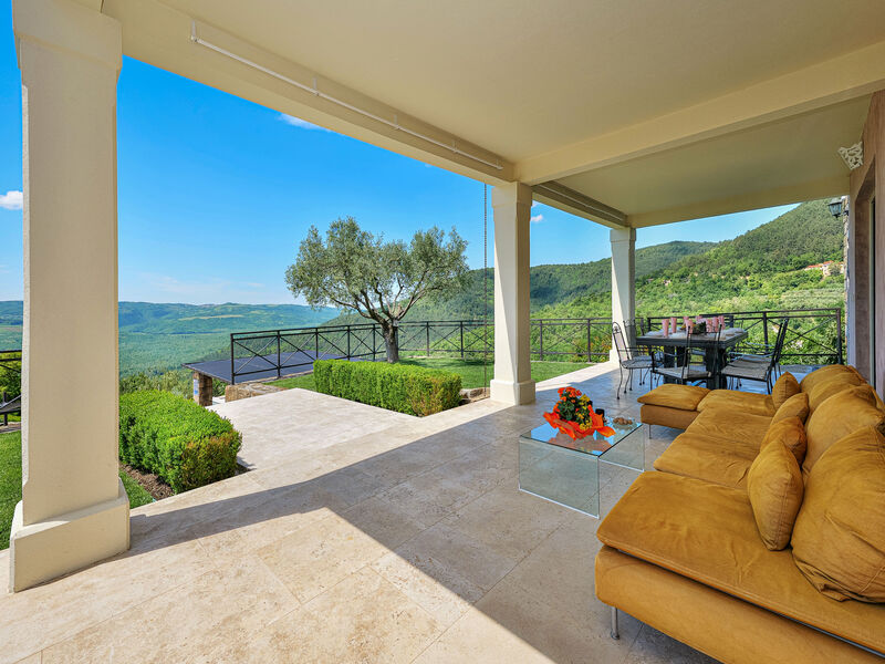 Vila Over the Hilltop