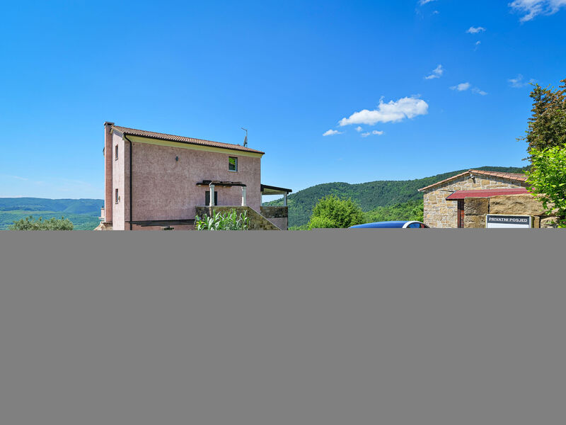 Vila Over the Hilltop