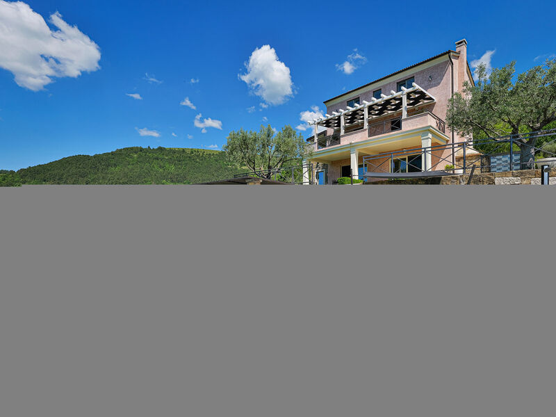 Vila Over the Hilltop