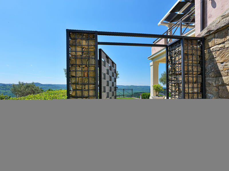 Vila Over the Hilltop