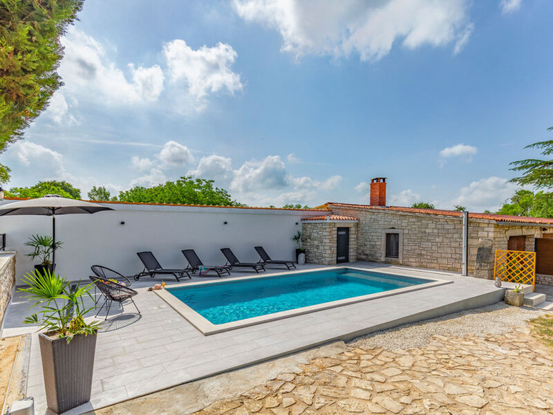 Courtyard Ivini