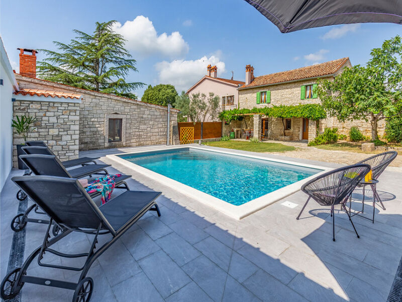 Courtyard Ivini