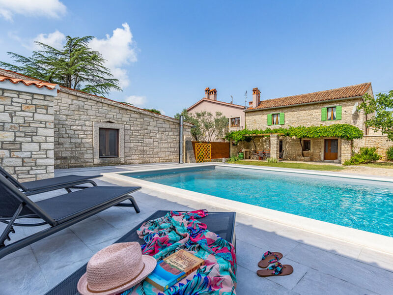 Courtyard Ivini