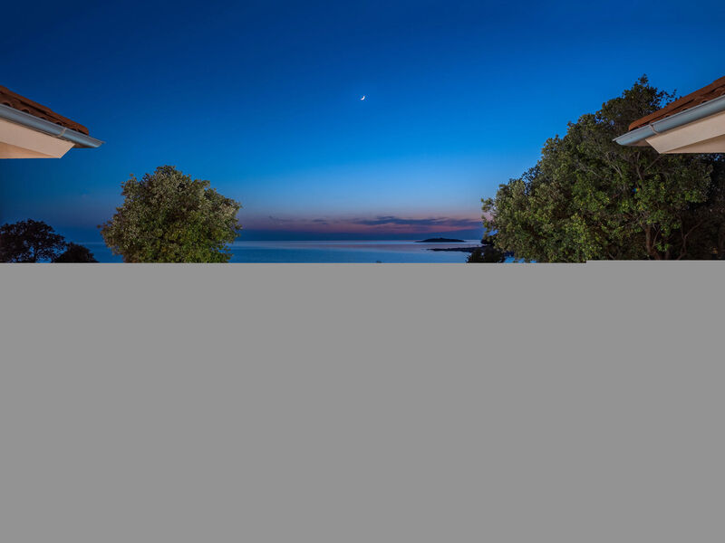 Luxury Beachfront Villa Porto Bus