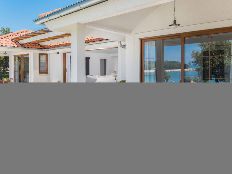 Luxury Beachfront Villa Porto Bus