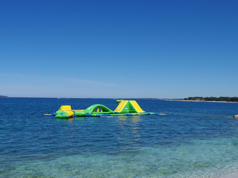 Deh 7, Dorf Štinjan