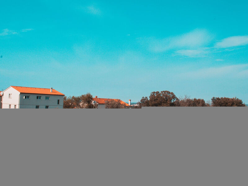 Deh 7, Dorf Štinjan