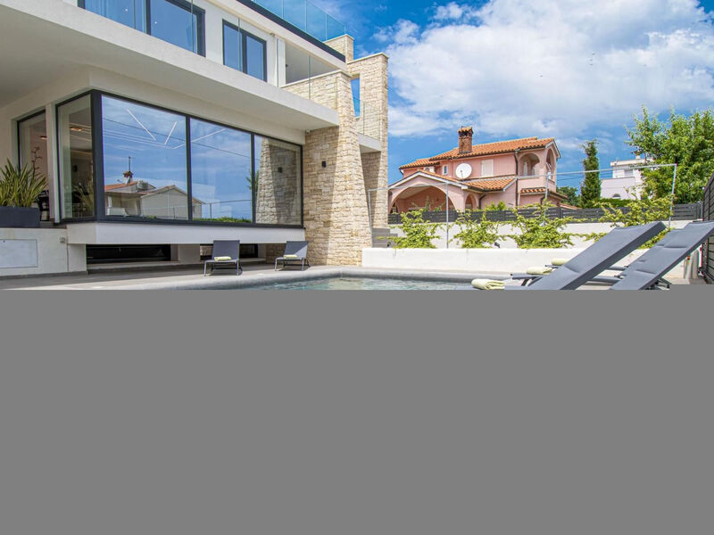 Schöne Villa im Dorf Ližnjan