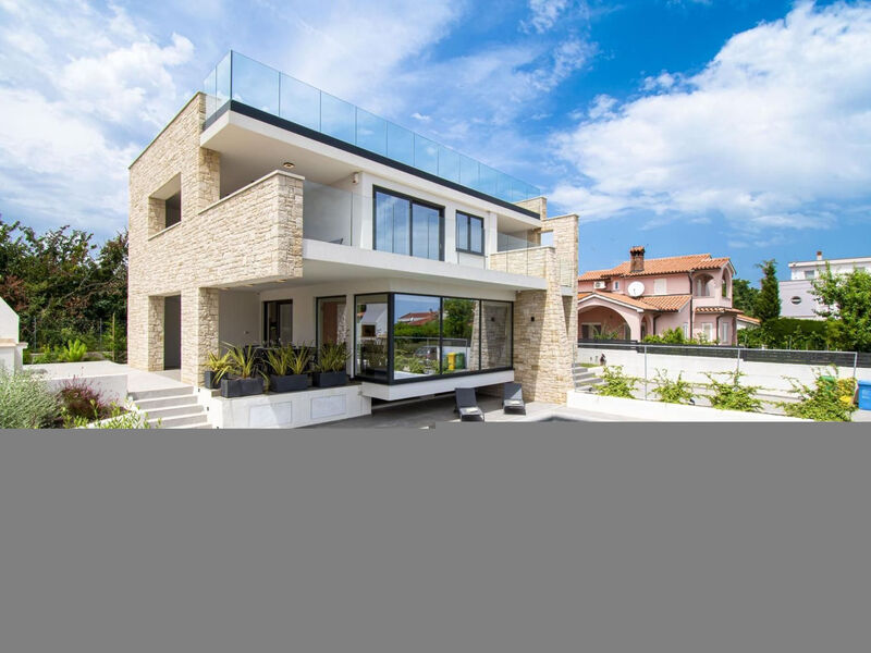 Schöne Villa im Dorf Ližnjan