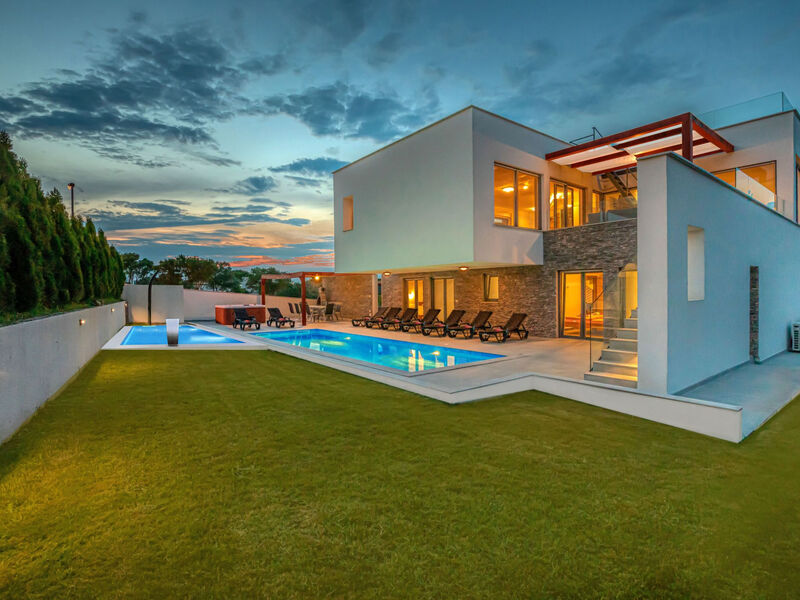 Leon's Holiday Homes
