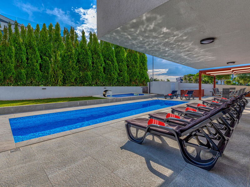 Leon's Holiday Homes