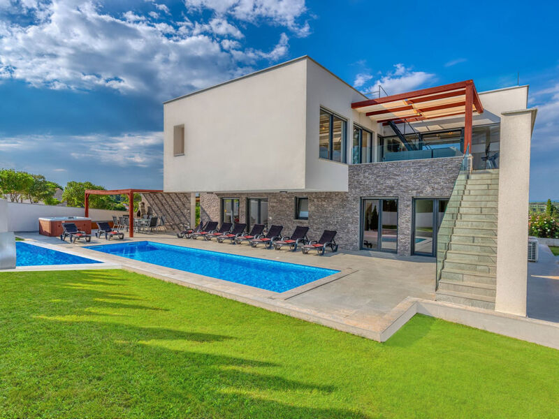 Leon's Holiday Homes