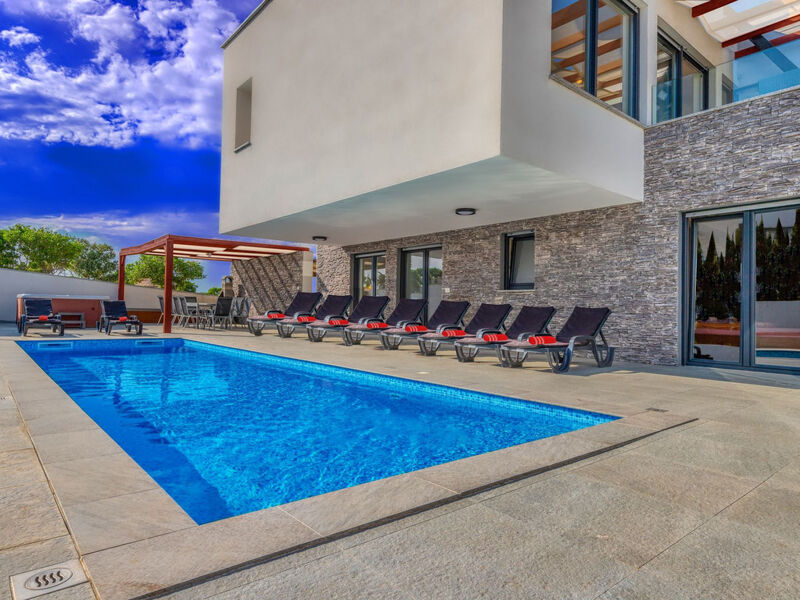 Leon's Holiday Homes