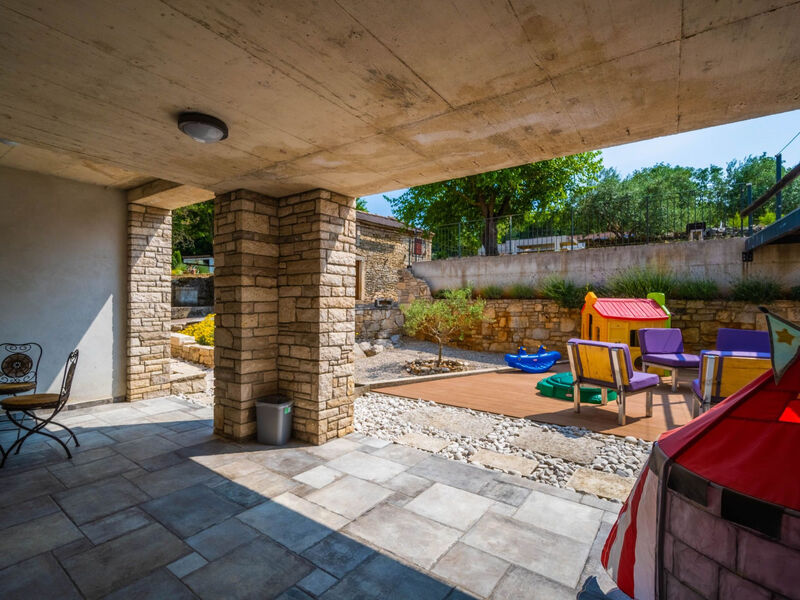 Luxuriöse Villa auf großem Privatgrundstück