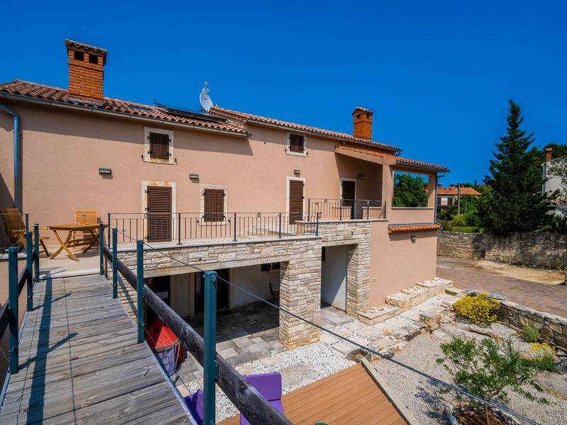 Luxuriöse Villa auf großem Privatgrundstück