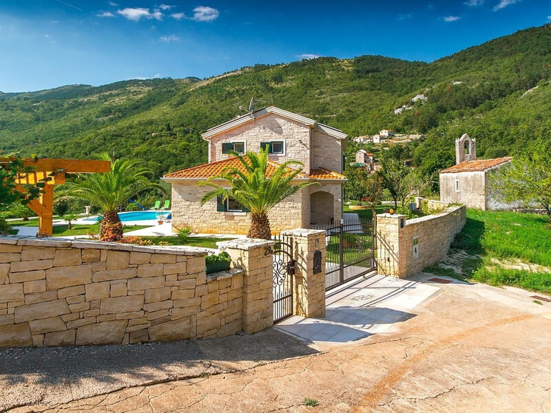 Vila Stonegate