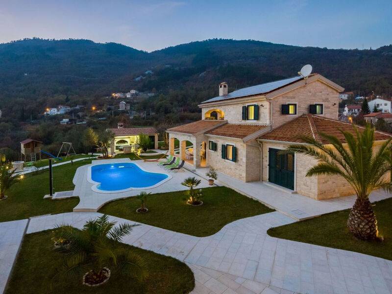 Vila Stonegate