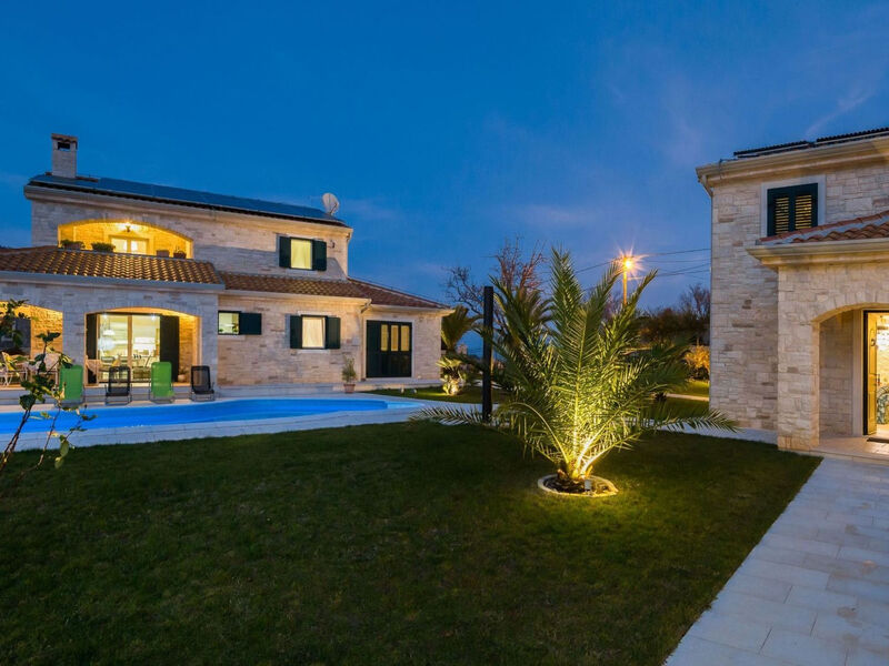 Vila Stonegate
