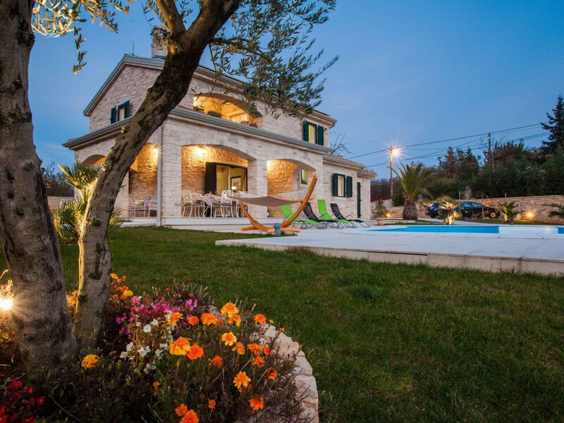 Vila Stonegate