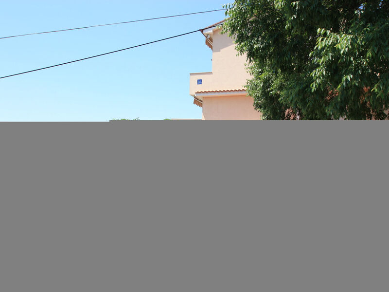 Domino Restaurant 4 / HR-09502-04