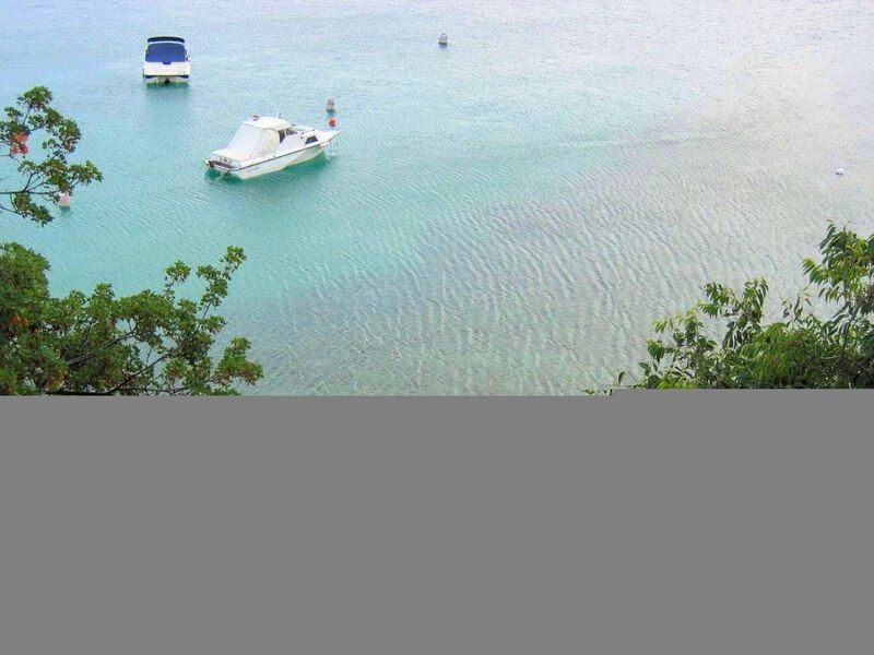 am schönen Kieselstrand.