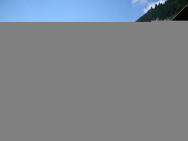 gegenüber den Staubbach Wasserfällen
