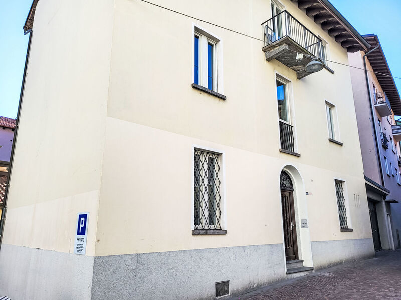 White Locarno Apt.1