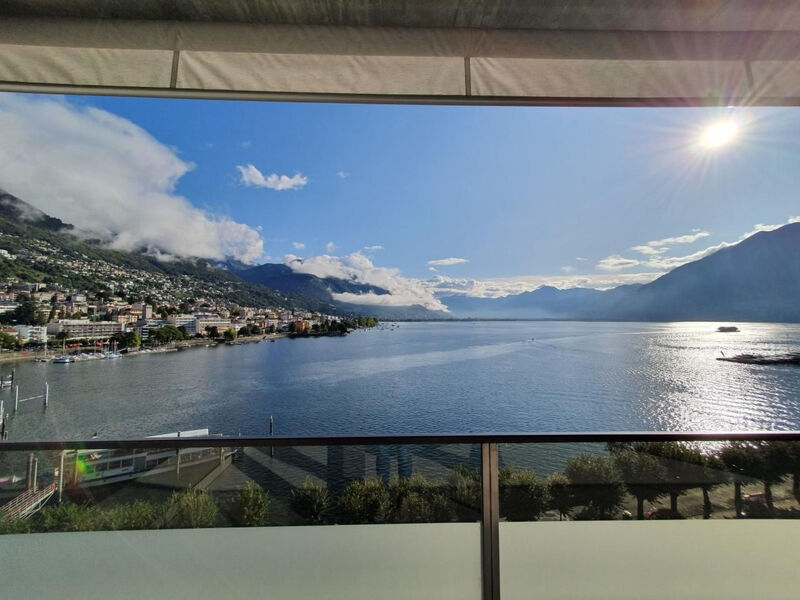 Lake View Penthouse 701