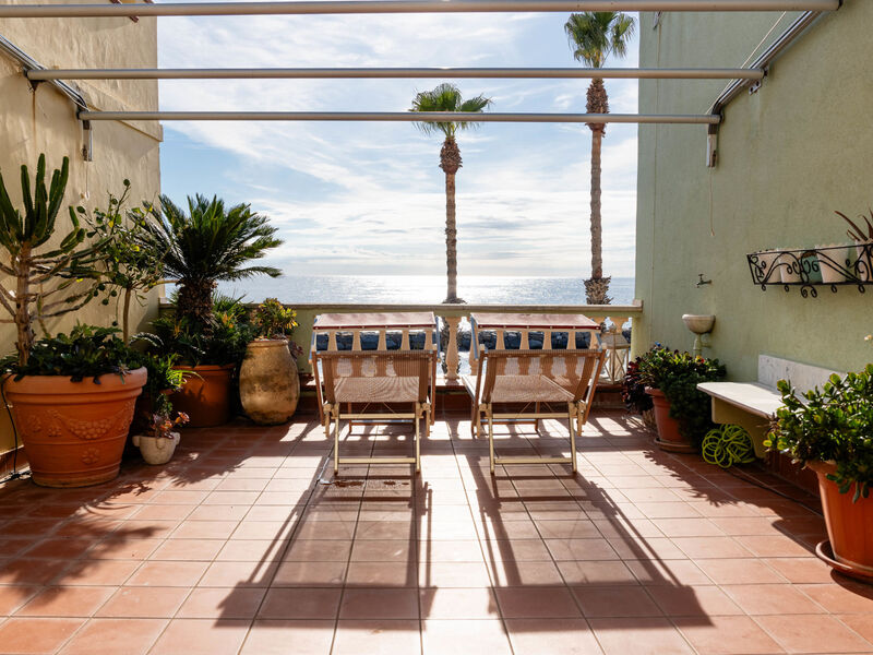 La Loggia sul mare