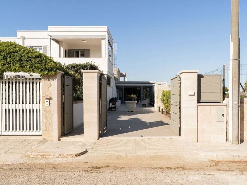'Connie's House