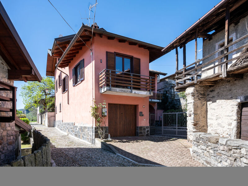 Casa Monte San Giulio