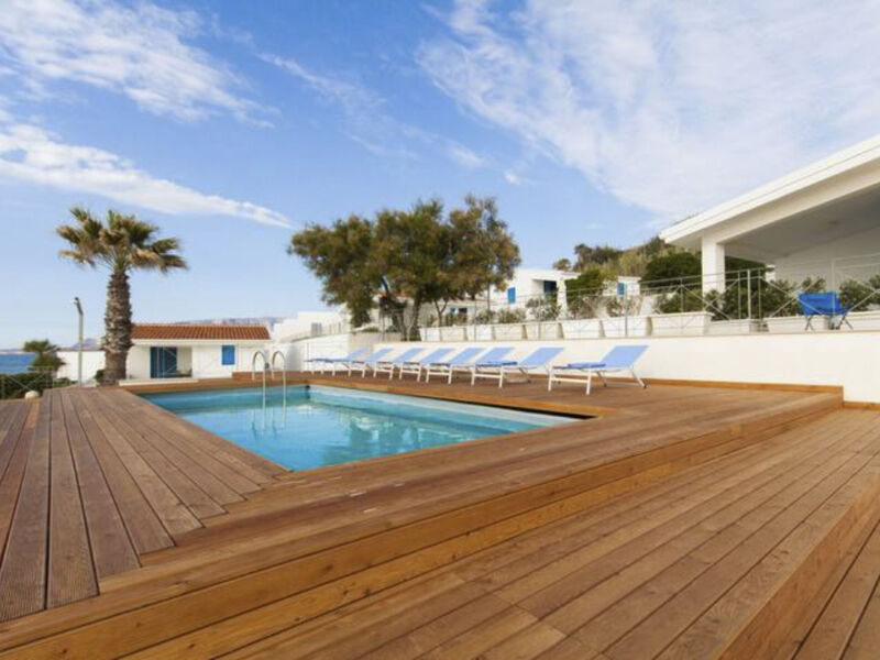 Vila Leucosia Marina Strand Resort