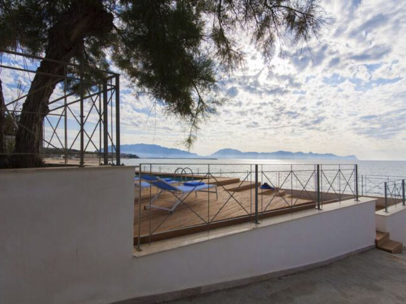 Vila Leucosia Marina Strand Resort
