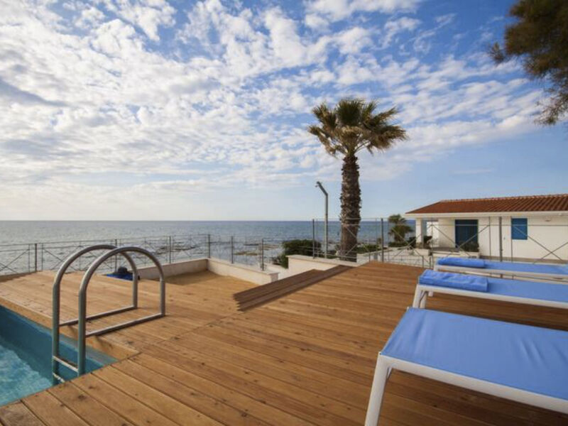Vila Leucosia Marina Strand Resort