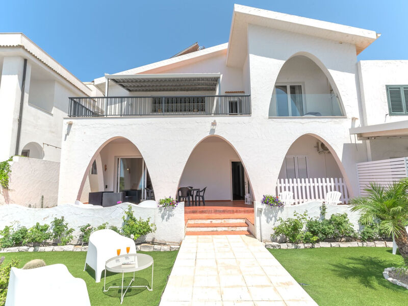 Vila am Sandstrand von Punta Secca